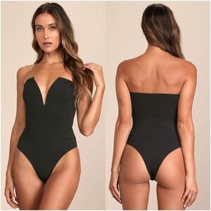 LULU'S Babe Alert Black Notched
Strapless Bodysuit